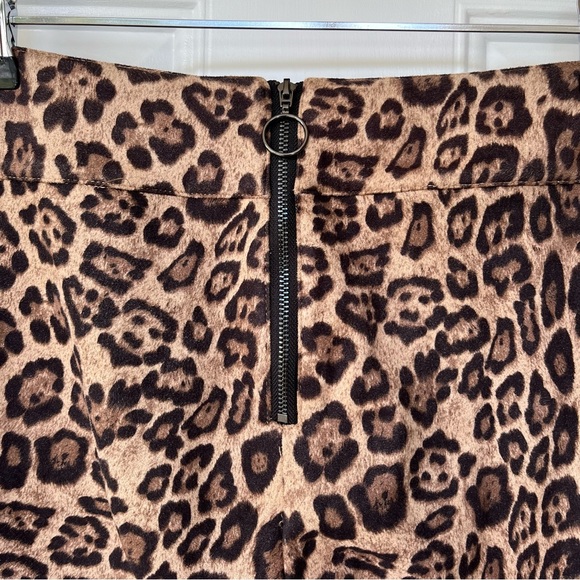 •Loveriche• Sueded Cheetah Pattern Skinny Pants - Size Medium - Picture 4 of 7